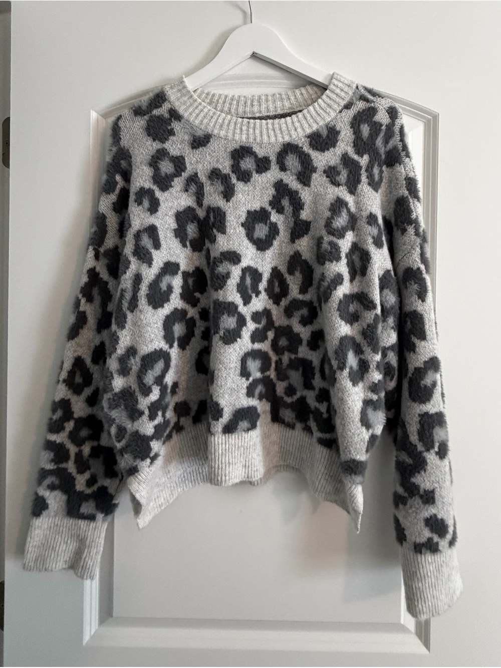 American Eagle Outfitters Gray & Dark Gray Leopard Crewneck Sweater